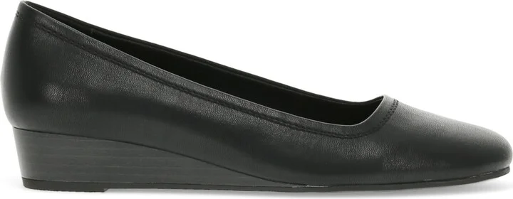 Baretraps Women's Covette Casual Flats - Image 6