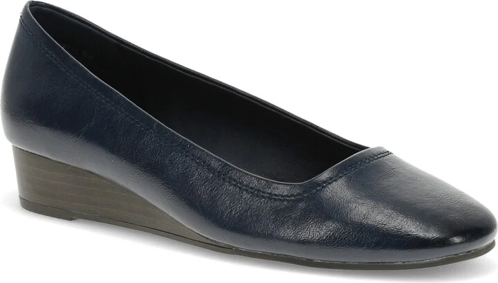 Baretraps Women's Covette Casual Flats