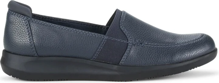 Baretraps Women's Jilian Slip On Flats - Image 2