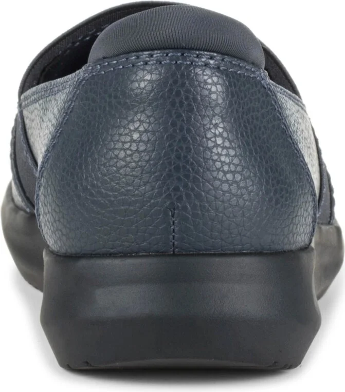 Baretraps Women's Jilian Slip On Flats - Image 3