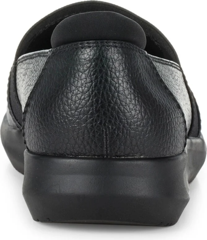 Baretraps Women's Jilian Slip On Flats - Image 7