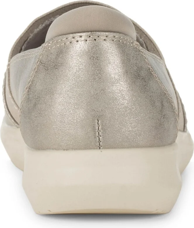 Baretraps Women's Jilian Slip On Flats - Image 11