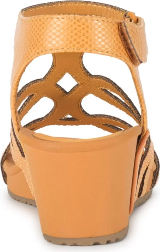 Baretraps Women's Raeanne Wedge Sandals - Image 3