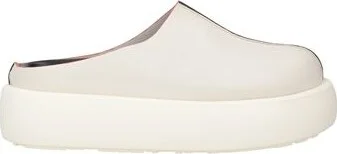 Barracuda Woman Mules & Clogs