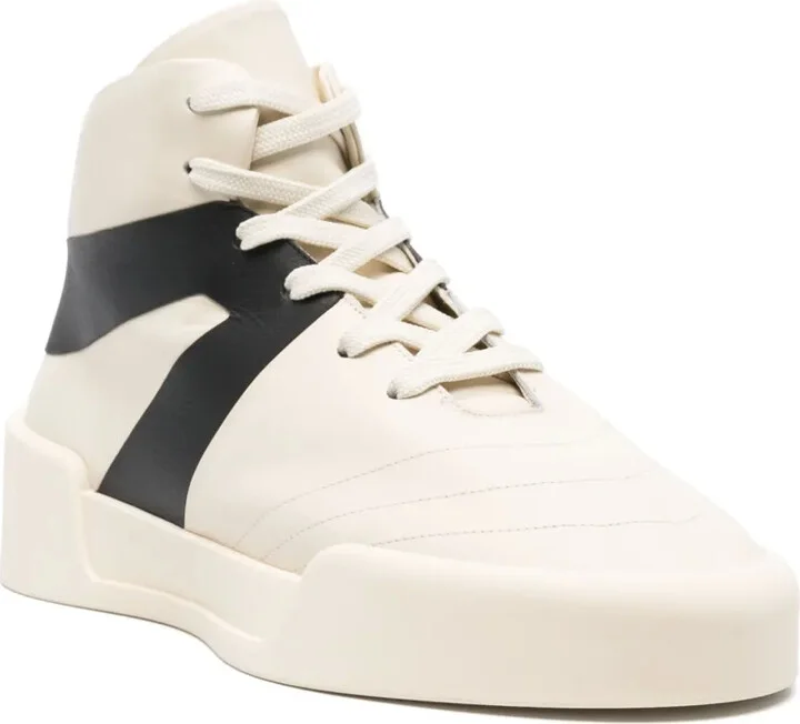 Basketball sneakers - Image 2