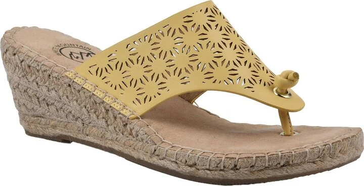 Beaux Womens Cut-Out Faux Leather Thong Sandals
