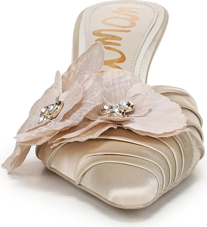 Bella Pointed Toe Kitten Heel Pump - Image 4