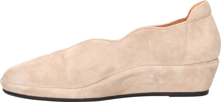 Bellara Round Toe Pump - Image 7