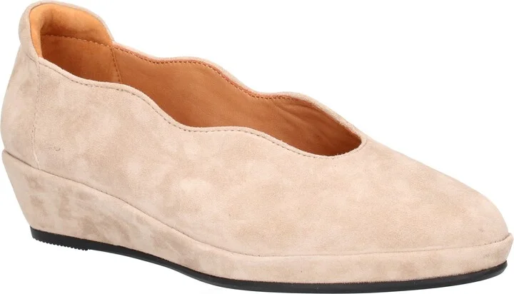Bellara Round Toe Pump