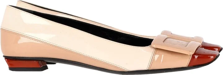 Belle Vivier Buckle Flats in Beige Patent Leather