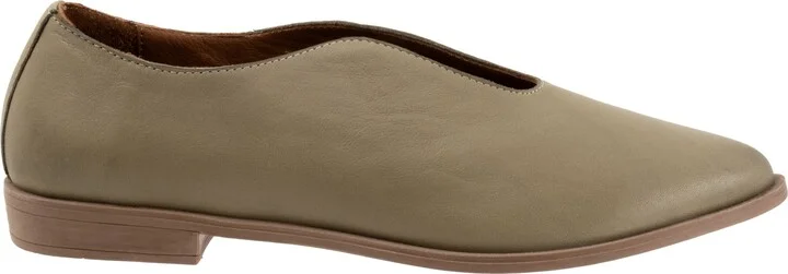 Berkley Pointed Toe Loafer - Image 11