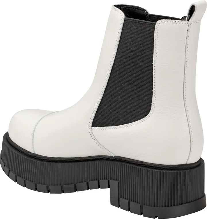 Bermuda Lug Sole Chelsea Boot - Image 2