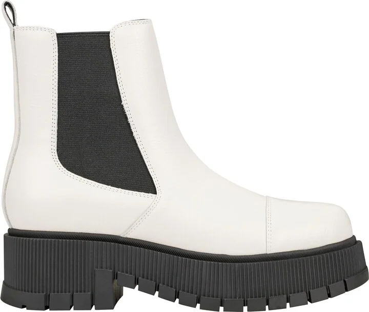 Bermuda Lug Sole Chelsea Boot - Image 3