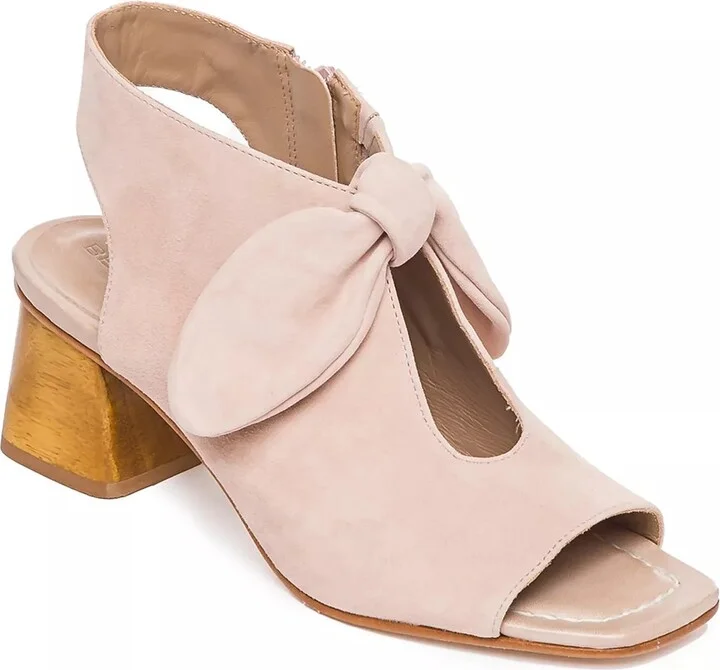 Bernardo Lizzie Sandal