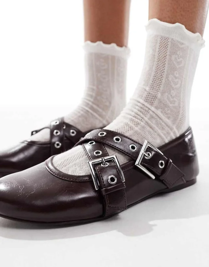 Bershka buckle detail ballet flats in burgundy - Image 4