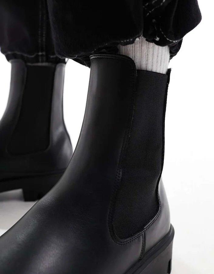 Bershka chunky Chelsea boot in black - Image 3