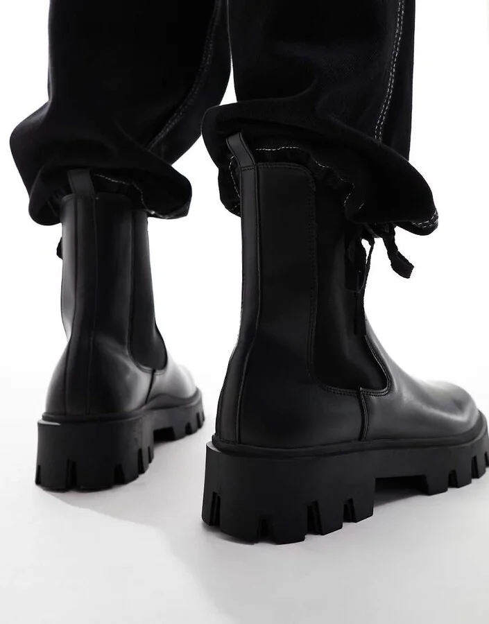 Bershka chunky Chelsea boot in black - Image 4