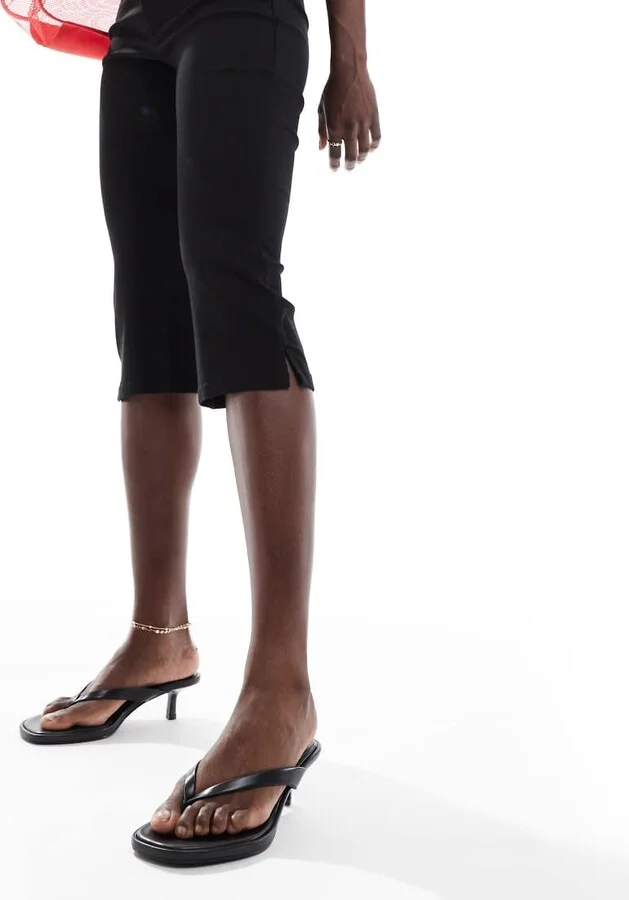 Bershka faux leather heeled flip flops in black - Image 3
