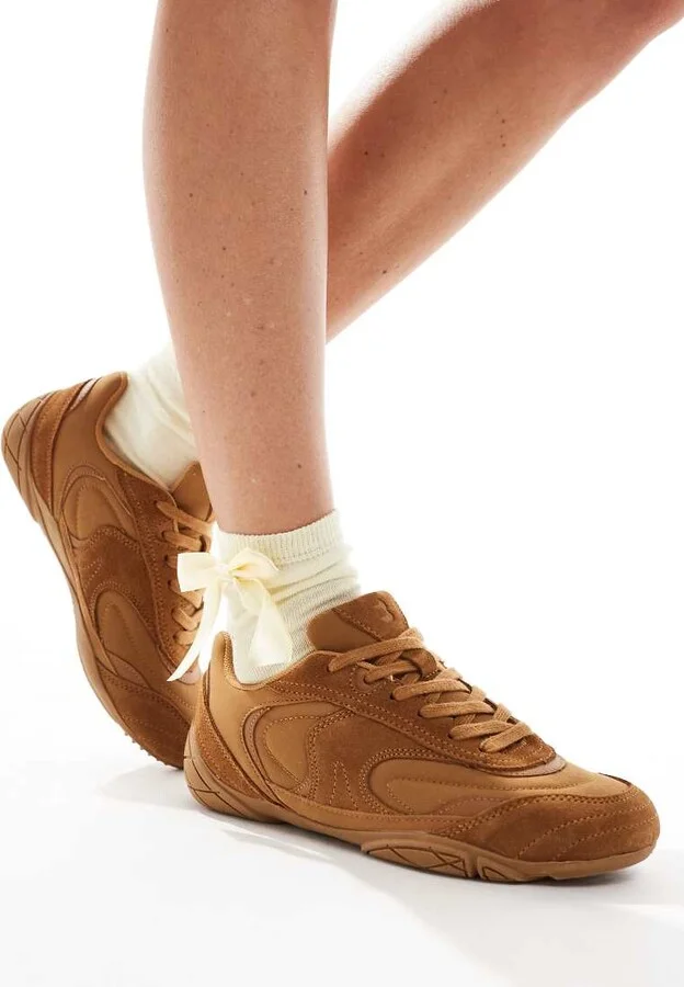 Bershka faux suede sneakers in light brown - Image 3