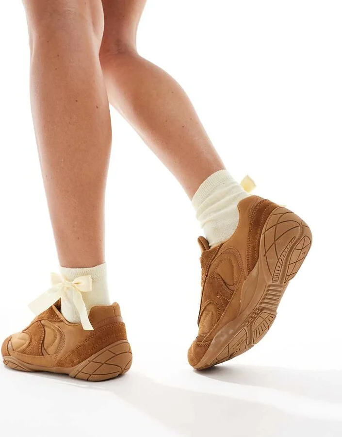 Bershka faux suede sneakers in light brown - Image 4