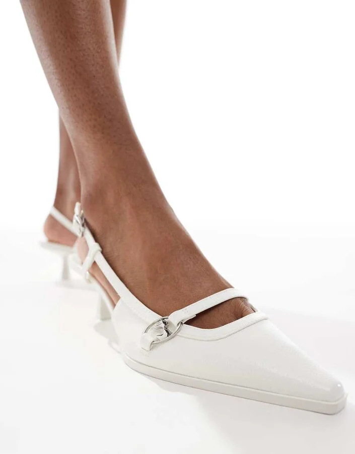 Bershka pointed kitten heeled sandals in white - Image 3