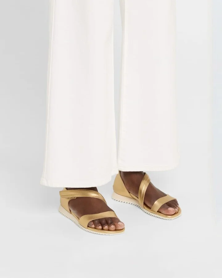 Bessi Asymmetric Flat Leather Sandals - Image 3