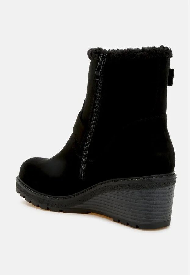 Big horn Faux Fur Harness Boots - Image 3