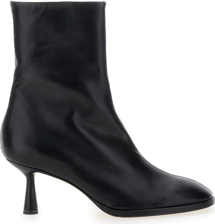 Black Ankle Boots With Rounded Toe In Leather Woman