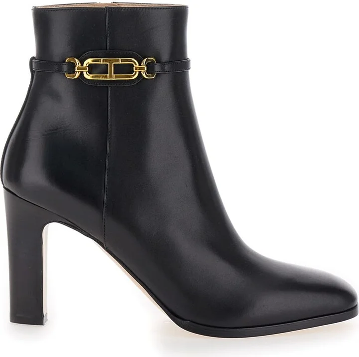 Black Ankle Boots With T Chain Detail In Leather Woman