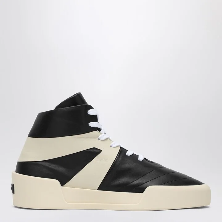 Black/cream Basketball sneaker