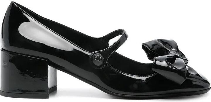 Black Pumps