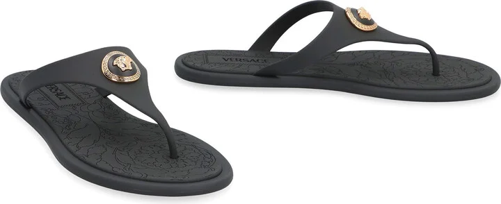 Black Slides With Medusa Detail In Rubber Woman - Image 4