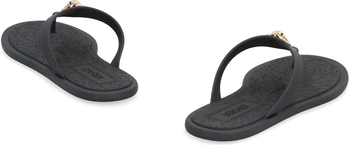 Black Slides With Medusa Detail In Rubber Woman - Image 5