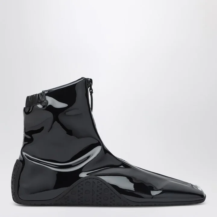 Black sneaker in coated stretch fabric