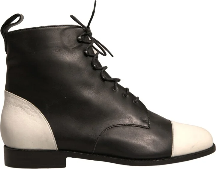 Black White Leather Lace Up Flats Ankle Boots Women's Shoes (Pre-Owned)