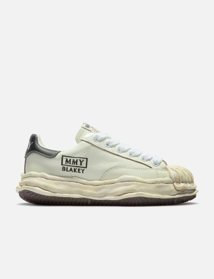 White > 白色 > 화이트 > ホワイト