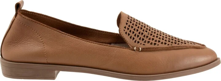 Blazey Pointed Toe Flat - Image 3