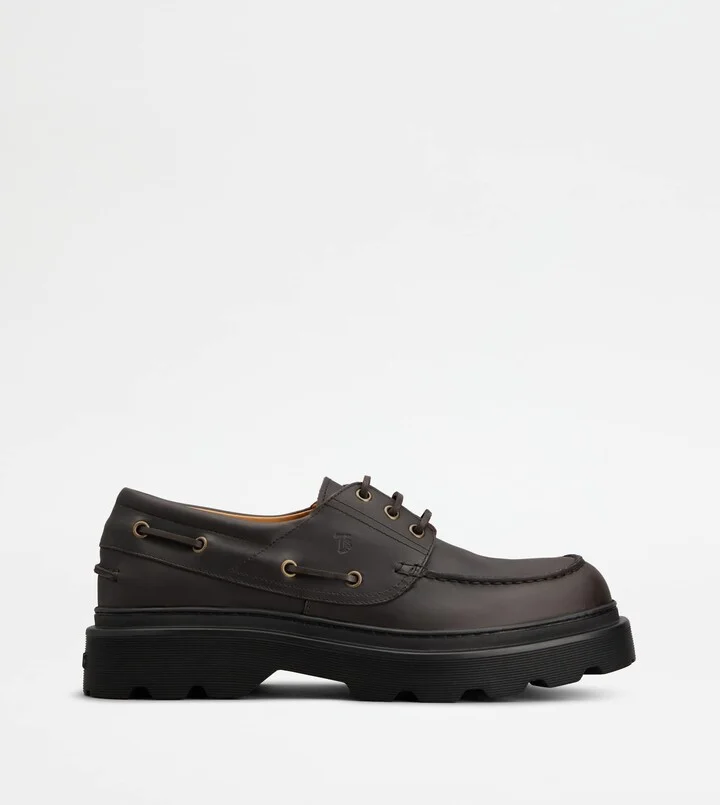 Boat Shoes in Leather
