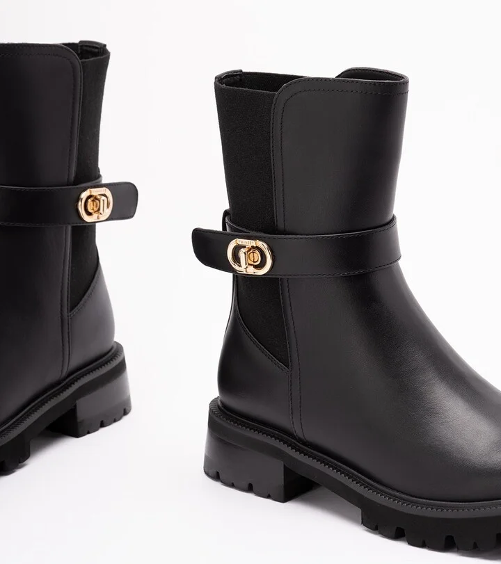 Boots - Image 2