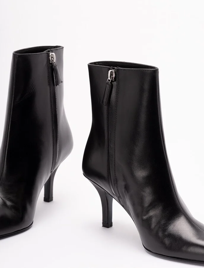 Boots - Image 2
