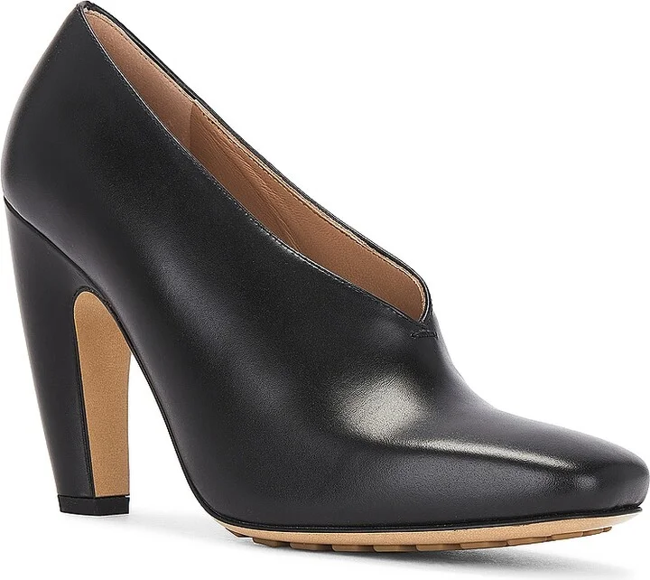 Bottega Veneta Canalazzo Pump in Black - Image 2
