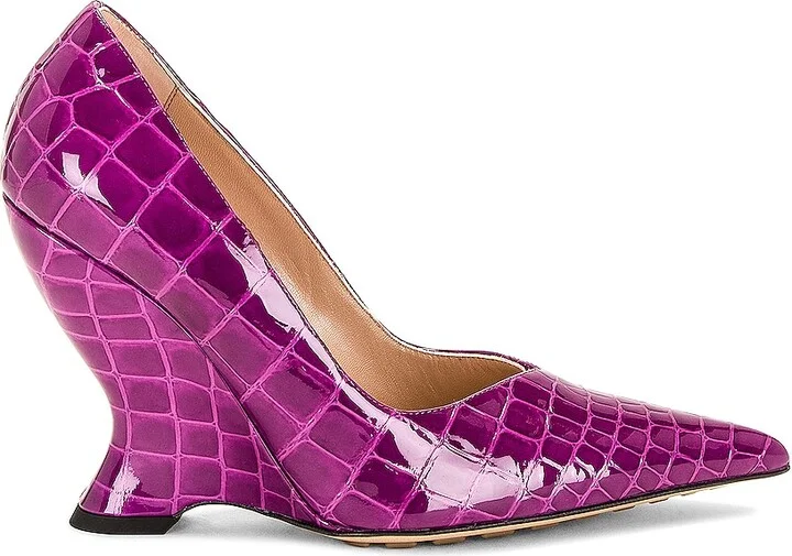 Bottega Veneta Gloss Croc Pumps in Purple