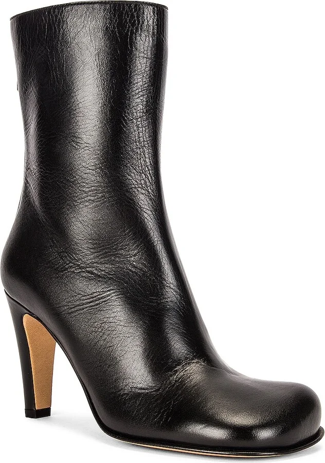 Bottega Veneta Round Toe Boots in Black - Image 2