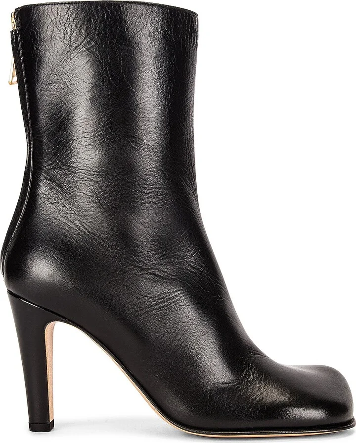 Bottega Veneta Round Toe Boots in Black