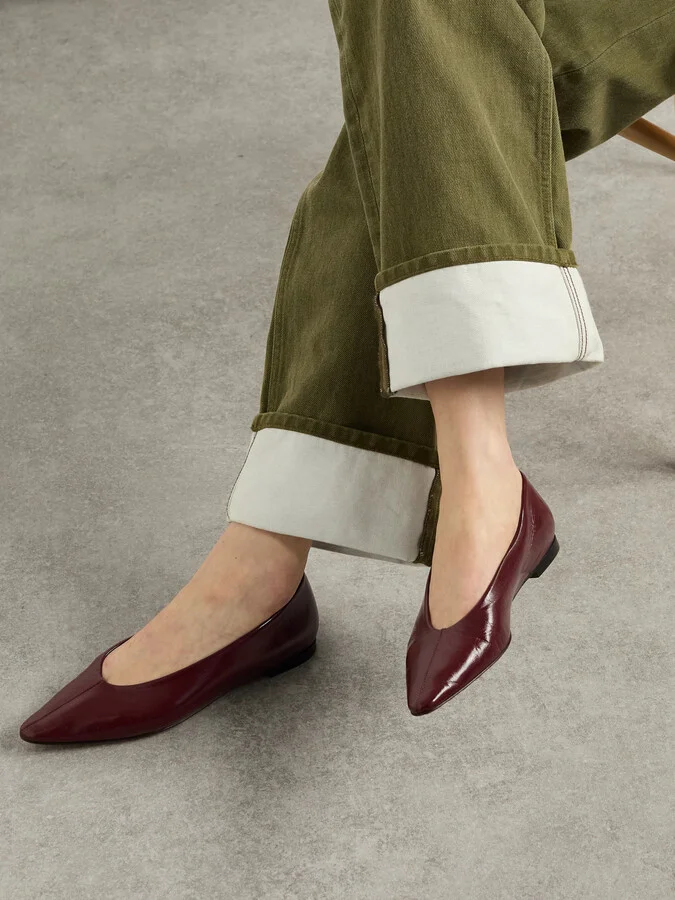 Bottega Veneta - Sofia Patent-leather Point-toe Ballet Flats - Burgundy - Image 2