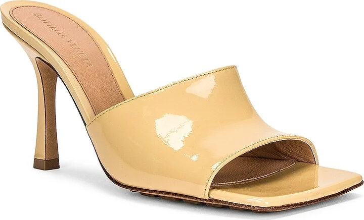 Bottega Veneta Stretch Gloss Sandals in Nude - Image 2