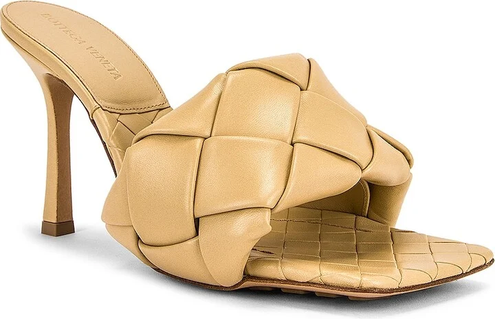 Bottega Veneta The Rubber Lido Sandals in Beige - Image 2