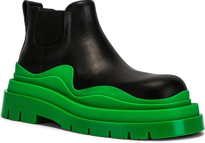 Bottega Veneta Tire Chelsea Ankle Boots in Black - Image 2