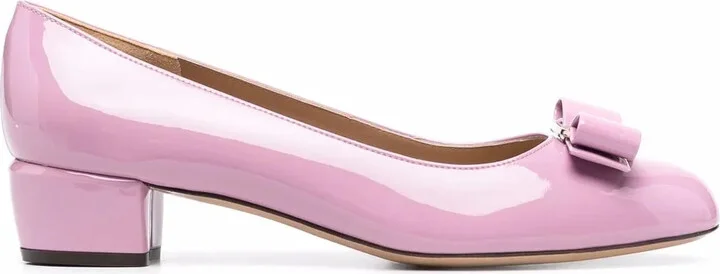 Bow-Detail Logo-Plaque Pumps