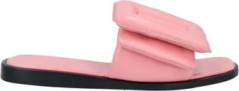 Salmon pink